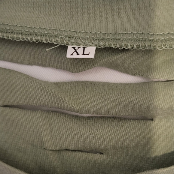 Women's NWOT Green Sun & Moon Distressed Graphic Cropped T-Shirt Size XL - Picture 3 of 7